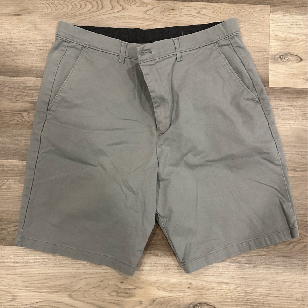 Calvin Klein Men's Flat Front Gray Shorts